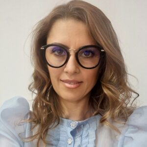 Madi Ghioca profesional (Headshot) Madi Ghioca profesional (Headshot)